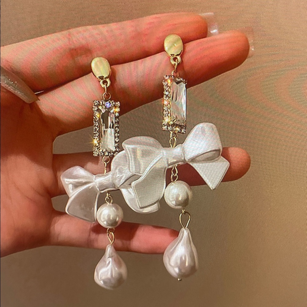 Chic White Bow and Pearl Dangle Earrings